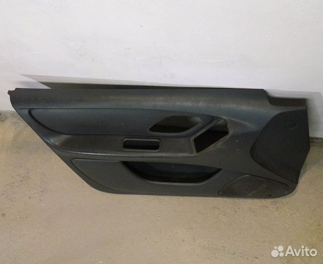 Обшивка двери передней левой Ford Escape 03г