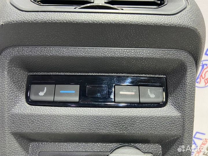 Накладка центральной консоли Volkswagen Tiguan 2