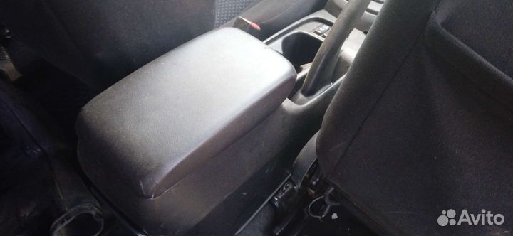 Подлокотник Mitsubishi Lancer IX