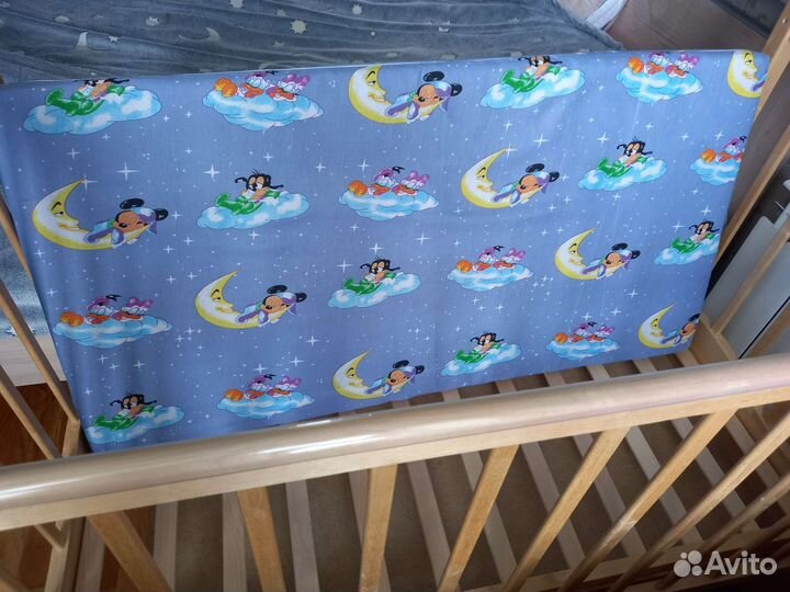 Детская кроватка с продольным маятником