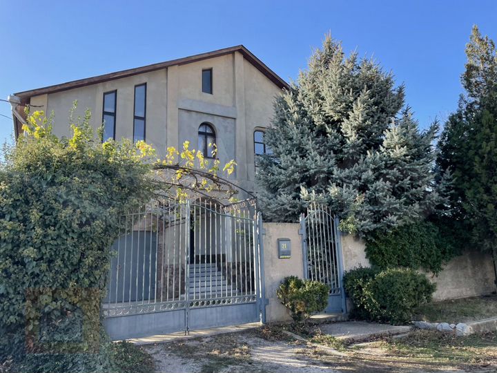 Дом 395 м² на участке 20 сот.