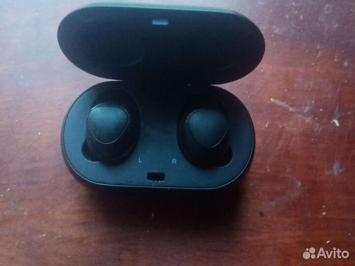 Блютуз наушники samsungSM-R140