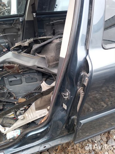 Передняя левая четверть Volvo S60