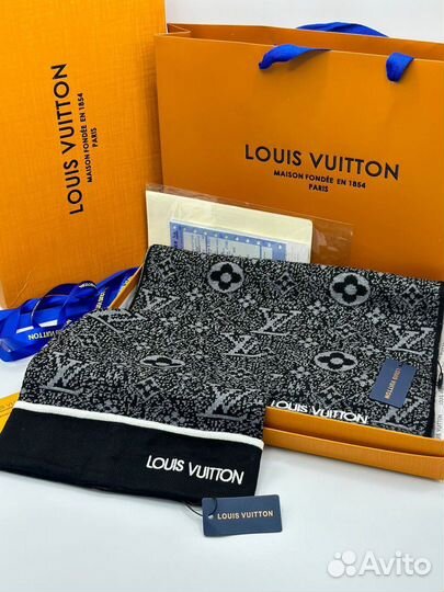 Шарф и шапка louis vuitton