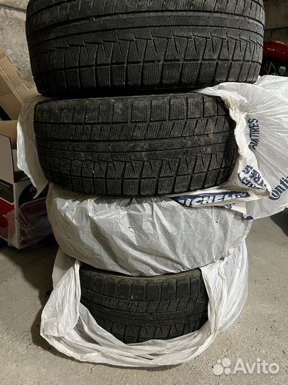 Bridgestone Blizzak Revo GZ 225/50 R17