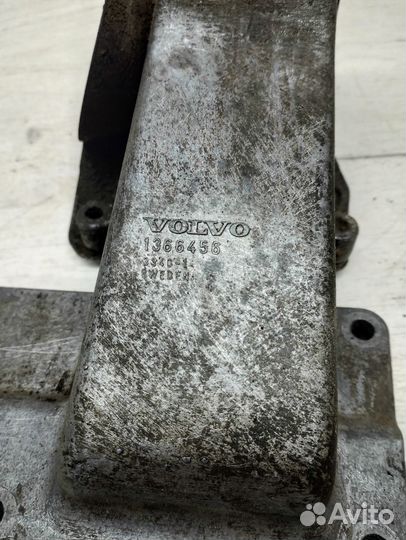 Кронштейн двигателя правый Volvo 960 Вольво 960