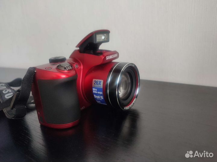 Зеркальный фотоаппарат Samsung WB100