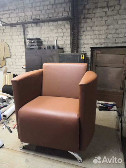 Диван для посетителей