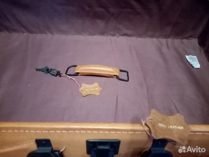 Комплект винтажные кожаных дорожных чемоданов