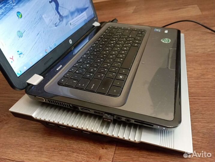 Подставка с охлаждением