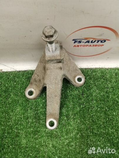 Кронштейн МКПП Ford Focus 3 хетчбэк 1.6 pnda 2012