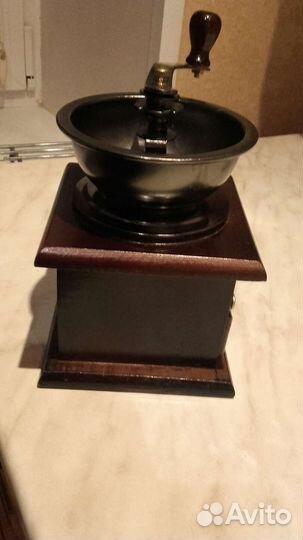 Кофемолка жерновая ручная