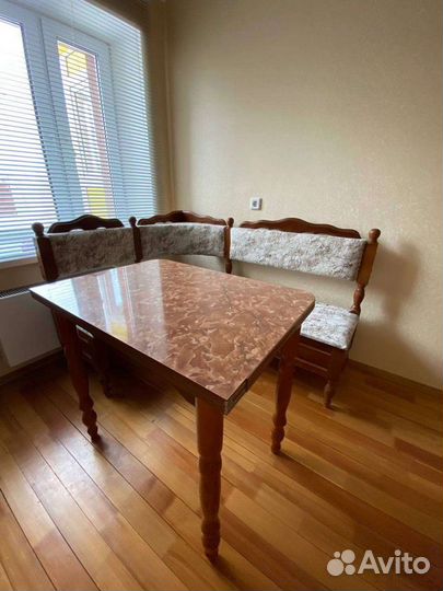 Кухонный уголок и стол