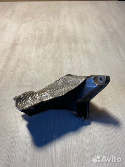 Кронштейн двигателя правый Audi A4 B7 ALT