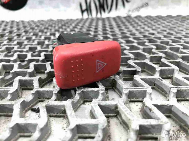 Кнопка аварийной сигнализации Honda HR-V