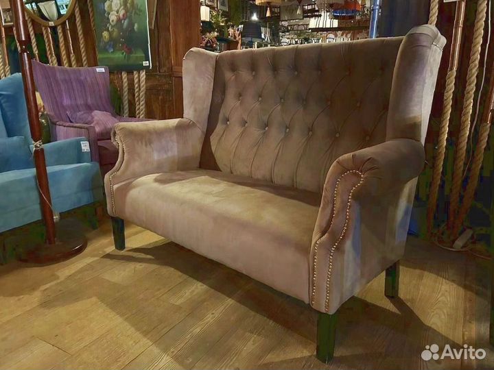 Диван в каретном стиле