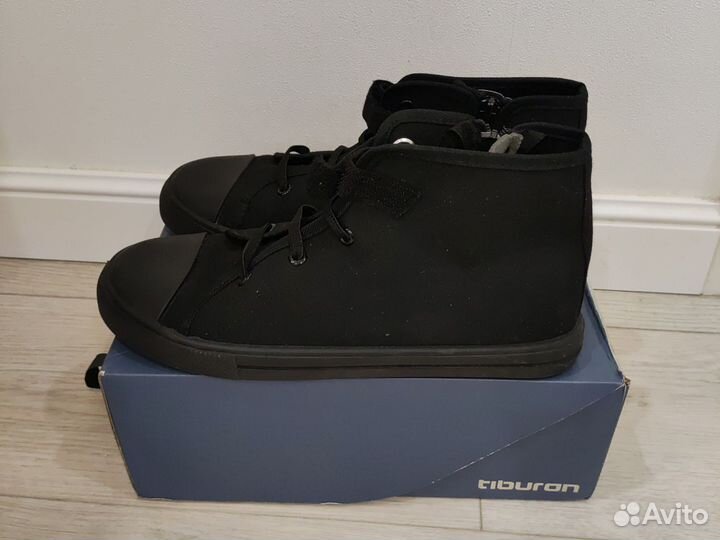 Кеды новые на замке