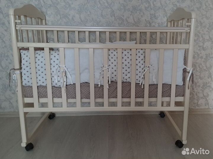 Детская кроватка с матрасом