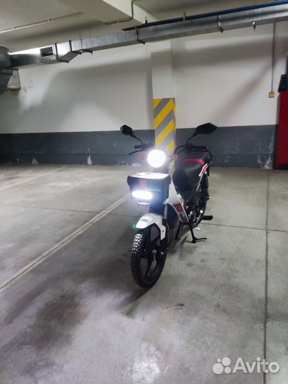 Скутер мопед для курьера