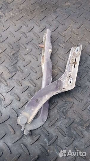 Петля капота Пежо 307 правая