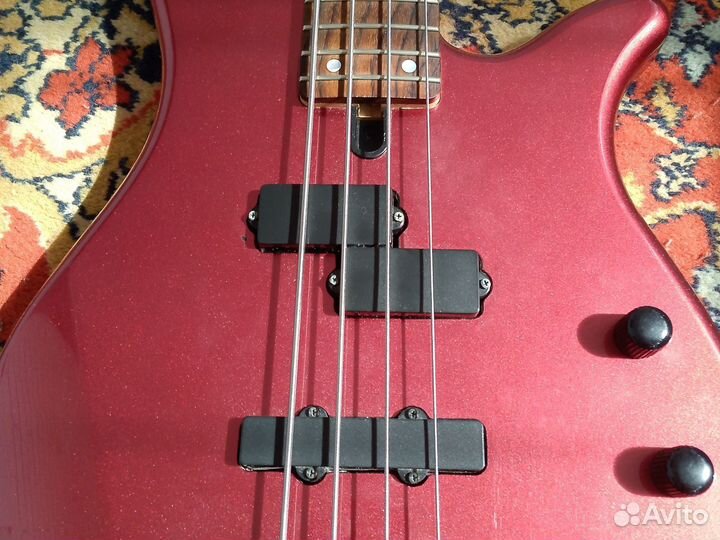 Басс гитара 4 струны(Yamaha)