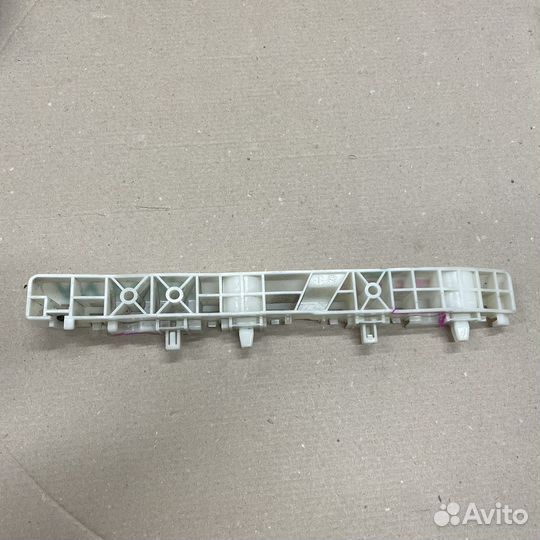 Крепление бампера Nissan Nv200 2010 переднее RH