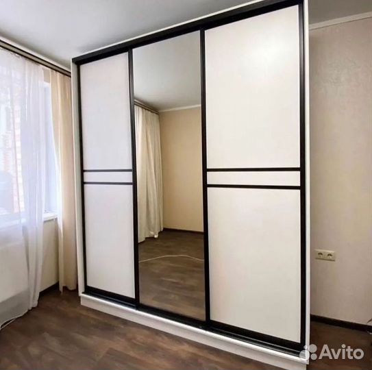 Шкаф купе с зеркалом