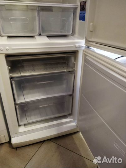 Продам холодильник indesit