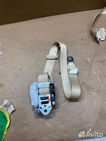 Передний левый ремень безопасности LX 450