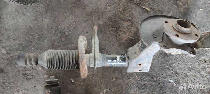 Стойка передняя правая Audi 80 B3