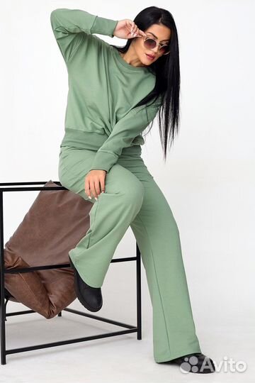 Спортивный женский новый костюм