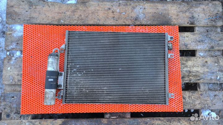 Радиатор кондиционера Renault Logan