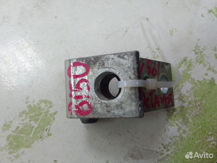 Петли дверей Skoda Octavia