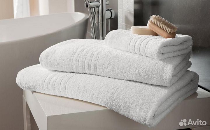 Хостел. Белые полотенца для отеля. Гостиницы