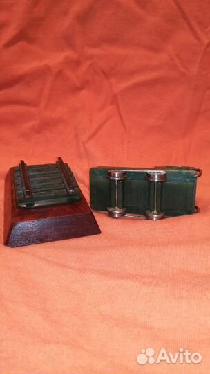 Нефрит. паровоз