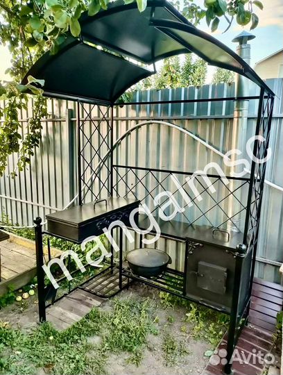 Мангал с крышей