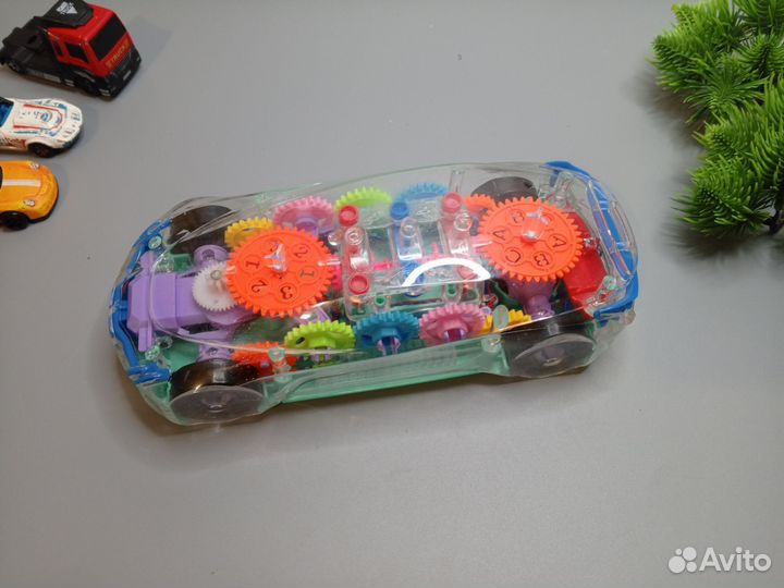 Прозрачная машинка с шестеренками