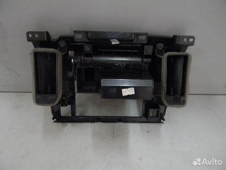 Накладка на торпедо (дефлектор) центральная Nissan