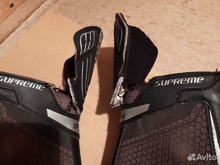 Хоккейный шлем и форма