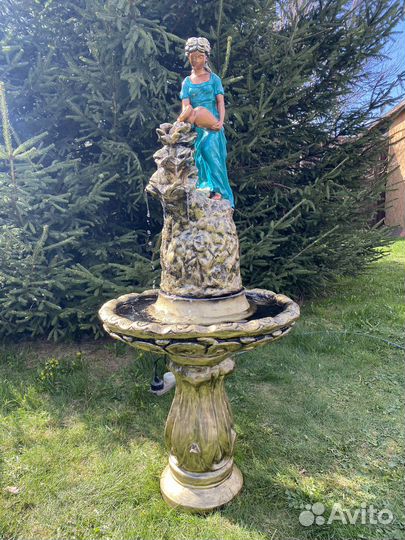 Фонтан девушка с кувшином из бетона ручной работы