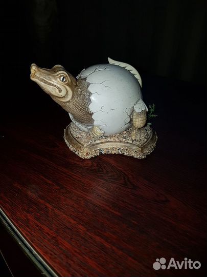 Сувенир - фигурка крокодил