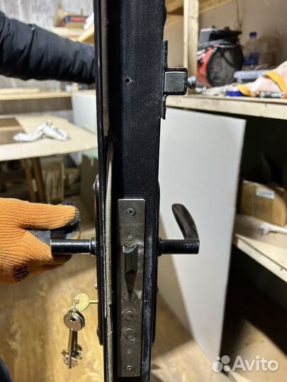 Дверь входная металлическая б/у 860 левая