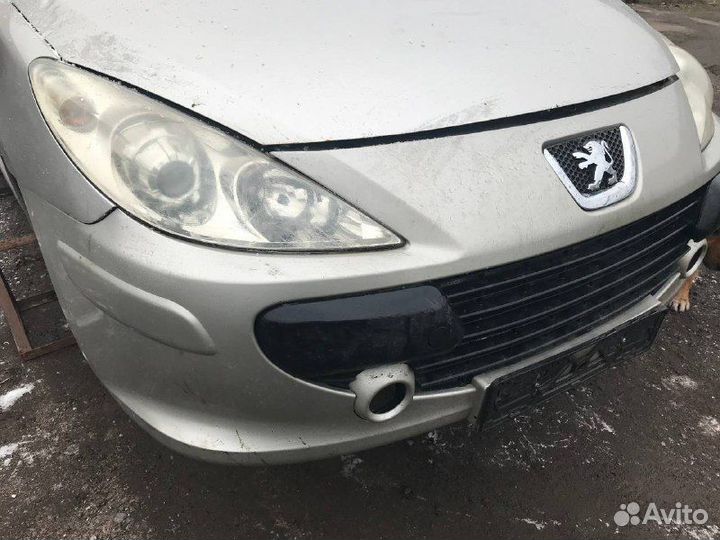 Бампер передний Peugeot 307 рест 2005г