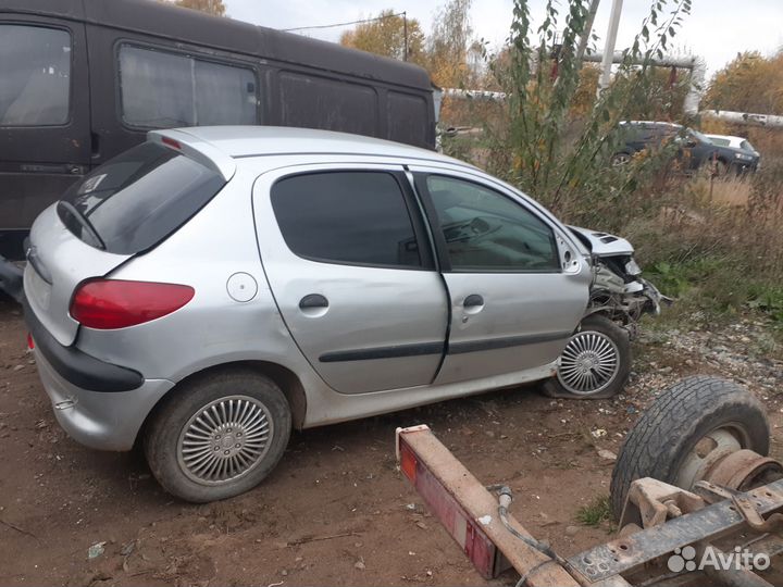 Автомобиль по запчастям