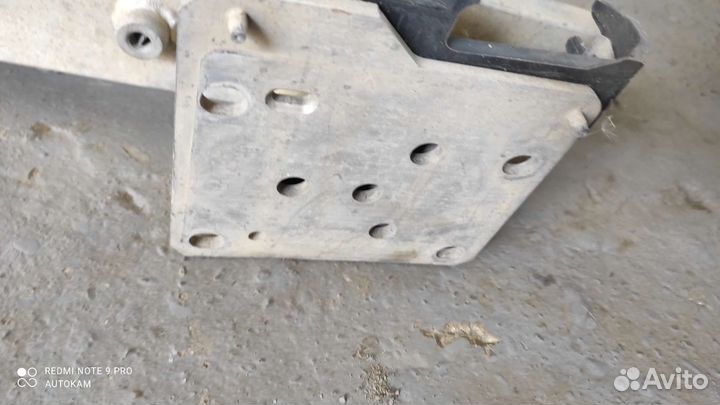 Усилитель переднего бампера Citroen c4