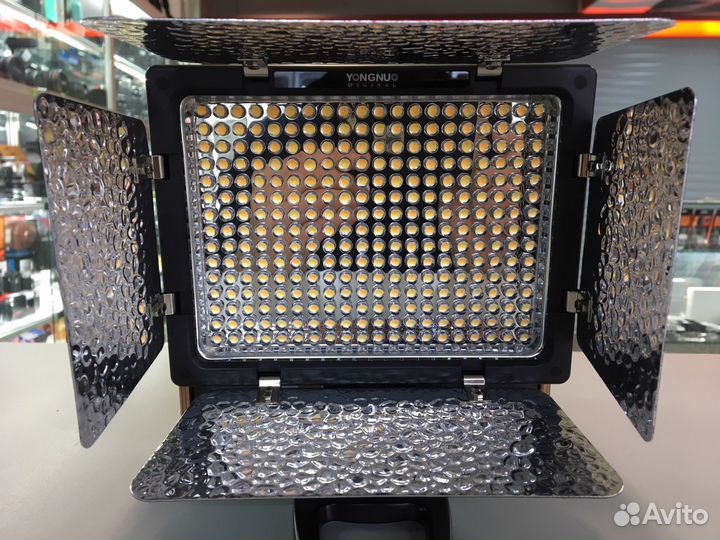 Лампа Yongnuo 300 III+ акб+ З. У