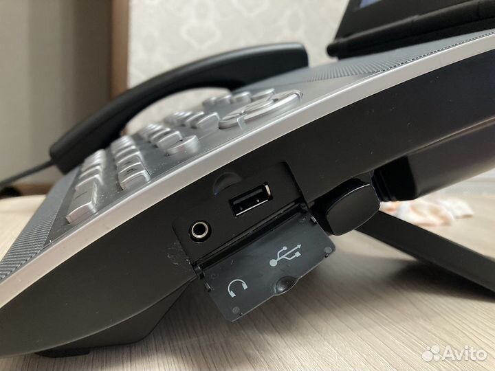 IP Телефон Polycom VVX