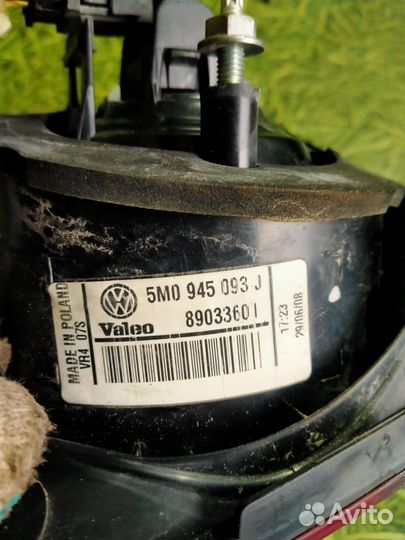 Фонарь задний внутренний левый VW golf plus 2009г
