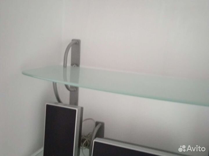 Полочки на стену из стекла