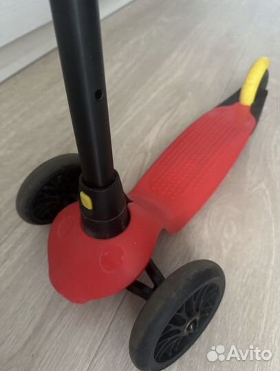 Самокат трехколесный